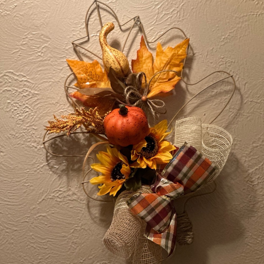 New Handmade Leaf Fall Arrangement, Thanksgiving Decor Flowers pumpkin gourd